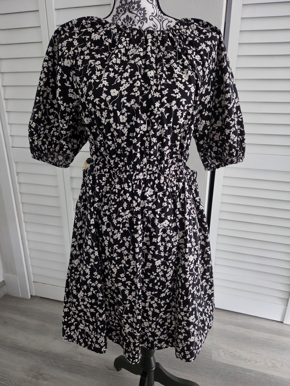 Old Navy Black & White Floral Smocked-Waist Dress